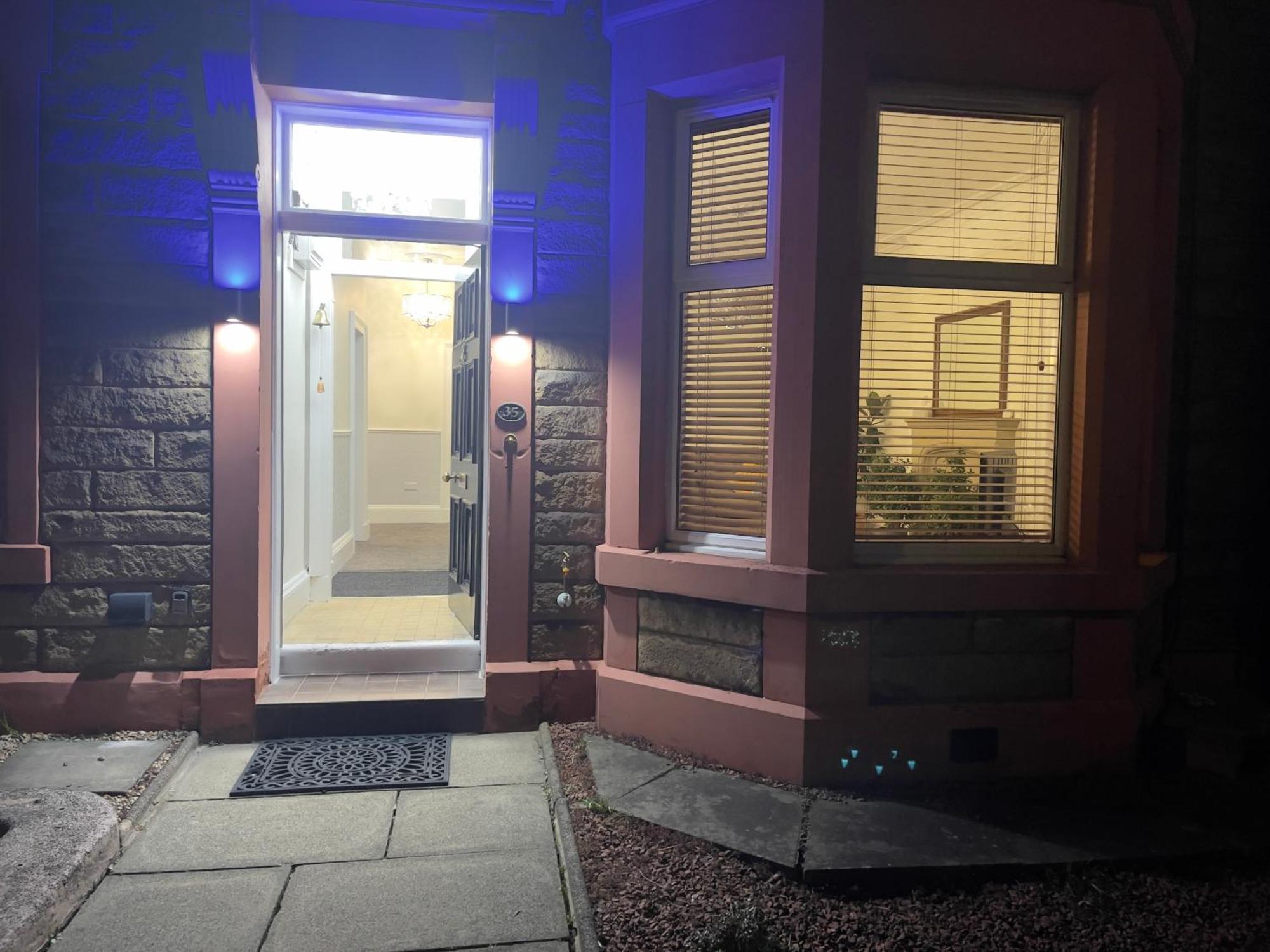 Entire Victorian House 2br - 4 Guests
