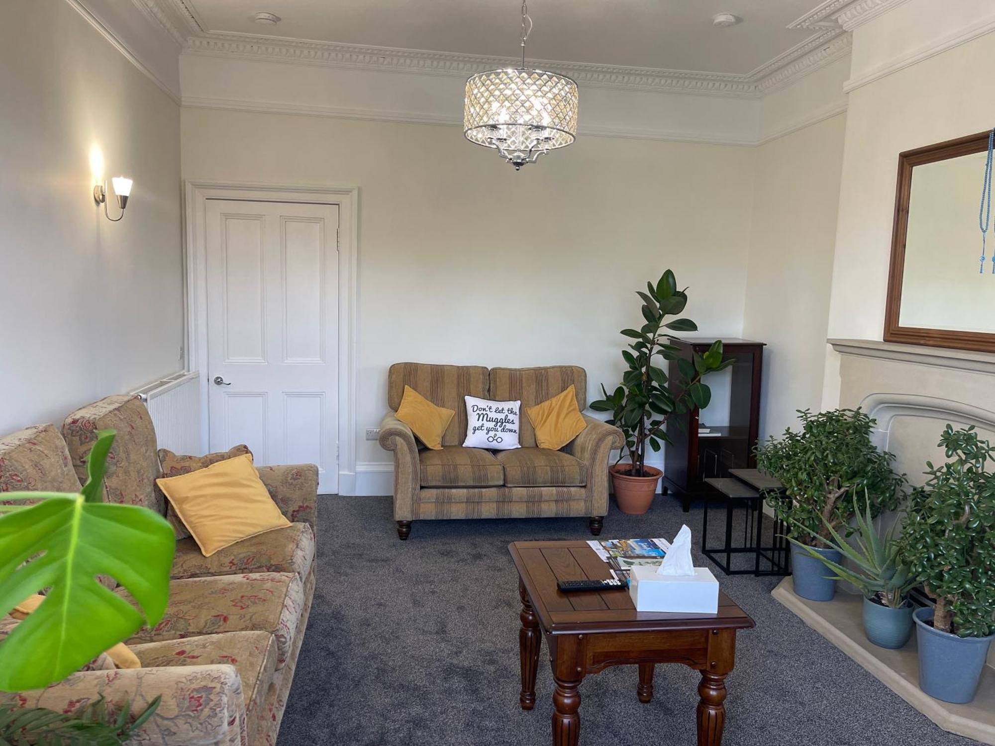 Entire Victorian House 2br - 4 Guests